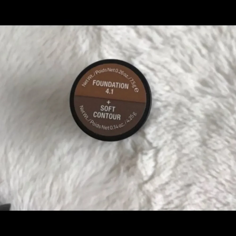 4.1 SMASHBOX STUDIO SKIN SHAPING FOUNDATION STICK